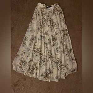 White house black market full skirt.  Size 6